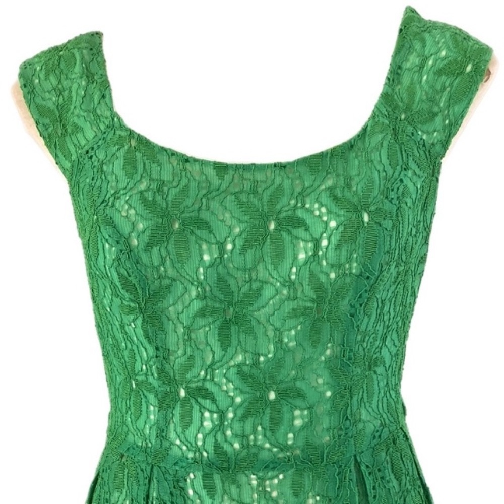 REVIEW emerald green vintage lace fit & flare Dress - Picture 2 of 9